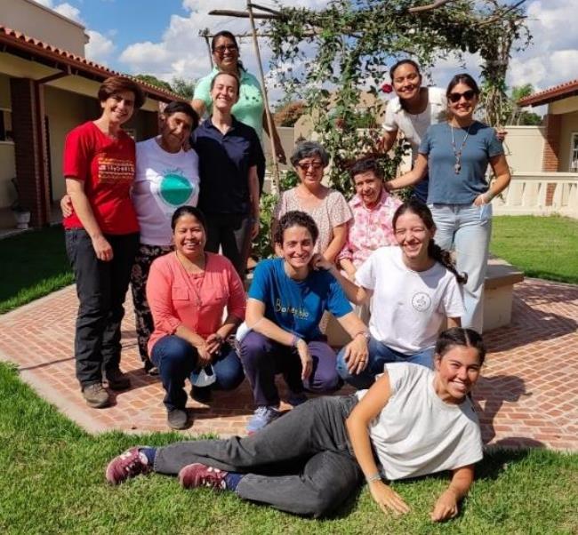 hijasdjesus's tweet photo. Experiencia @pastoralMAGIS #SentidoSur. Desde @hijasdejesus_es a América para encontrar la Alegría.
Aquí nos lo cuentan las #HijasDeJesús de Buen Retiro.
👇👇
https://t.co/5KAumQVY1I https://t.co/Fw7EePmiKu