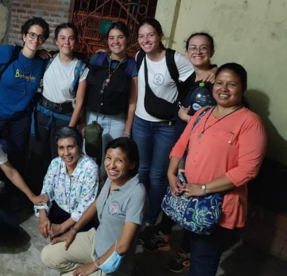hijasdjesus's tweet photo. Experiencia @pastoralMAGIS #SentidoSur. Desde @hijasdejesus_es a América para encontrar la Alegría.
Aquí nos lo cuentan las #HijasDeJesús de Buen Retiro.
👇👇
https://t.co/5KAumQVY1I https://t.co/Fw7EePmiKu