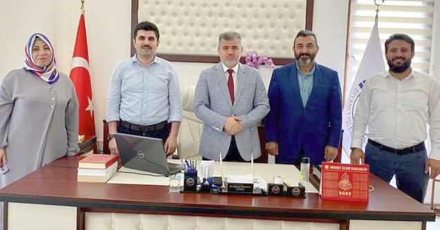 Sancaktepe İlçe Müftüsü olarak atanan Ertuğran Mehmet SOYLU hocaya hayırlı olsun ziyaretinde bulunduk.