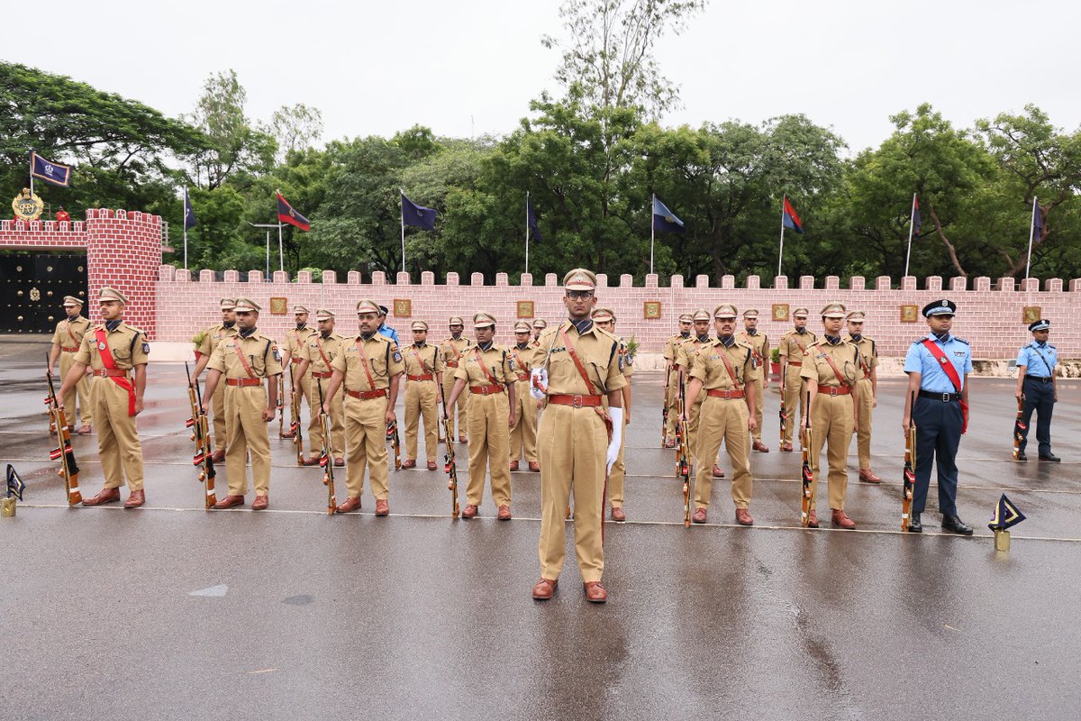 svpnpahyd's tweet photo. Shri Anmol Mittal, IPS(P) of 74RR commanded platoon no.7 of the Independence day parade. He is borne on the Maharashtra cadre. https://t.co/fTgYE3BZRm