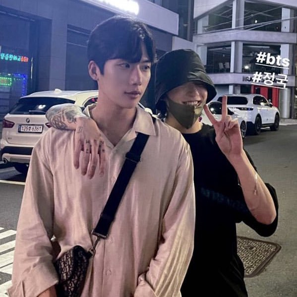 🐰⭐️ is seeing bts tweet media