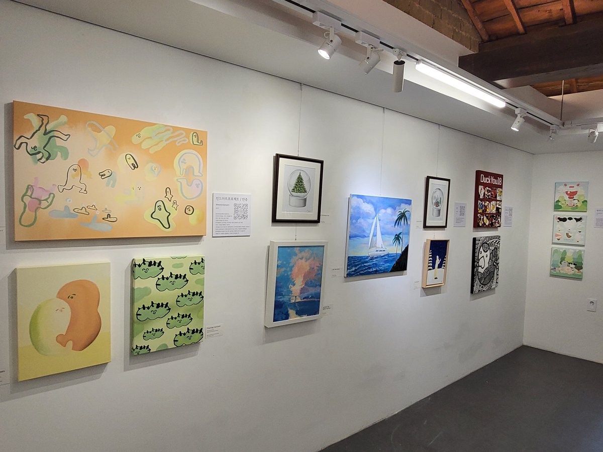 🍒Moonland Exhibition
지난 토요일 문랜드 오프전시에 다녀왔어요.
비오는 주말, 사랑스런 작품들을 만나서
마음은 보송보송한 주말이었어요^^ 

#nft #moonlandnft #cuteisart