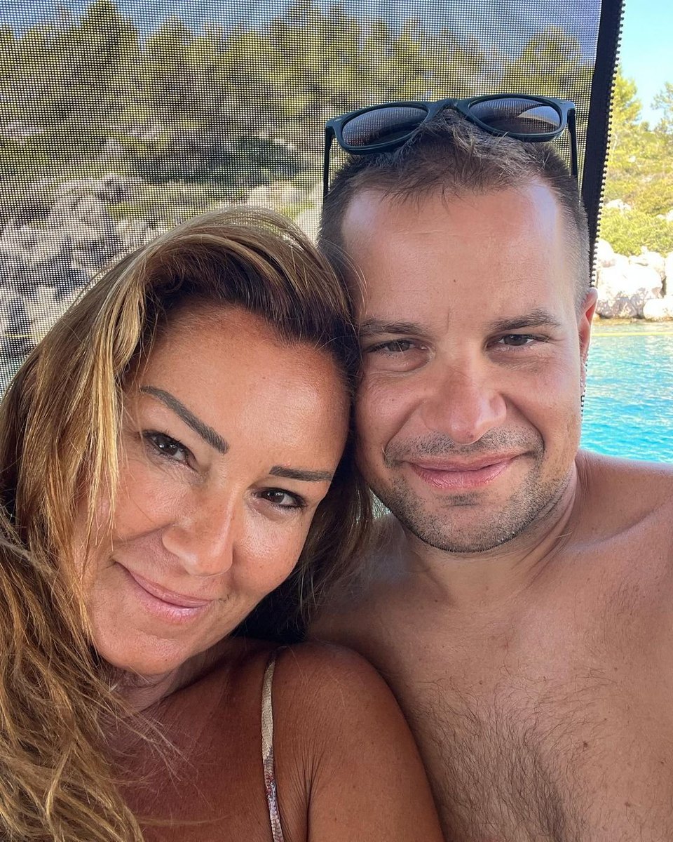 magazin_press's tweet photo. Pınar Altuğ, eşi Yağmur Atacan ile bu karesini "Bana “Karım olur musun?” diye soralı 15 yıl oldu, iyi ki be kocam. Sonsuza kadar!" notuyla paylaştı.
#pınaraltuğ #pinaraltug #yağmuratacan #magazin #magazinmahallesi https://t.co/7hB16Ctm9c