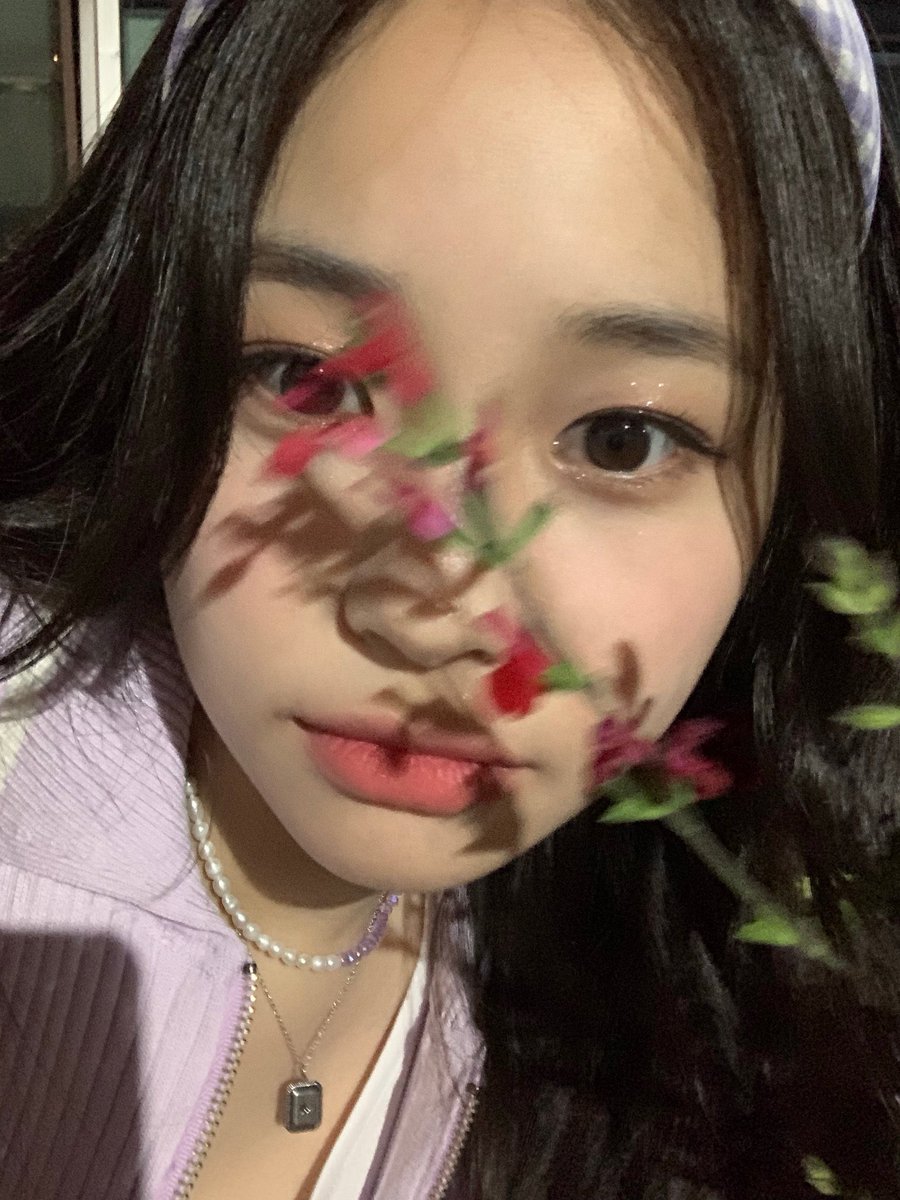 HJHthinkerr's tweet photo. Flowers girl
#Jihan #지한 #위클리 @_Weeekly https://t.co/zga1KLZKx1