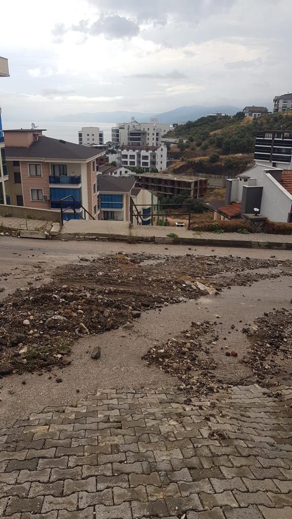 📍 Mudanya

Olay: Su baskını
İhbar: 07:40
Çıkış: 07:43
Müdahale: 07:48 (8 dakika içinde)

Gelen ilk ihbarın ardından sadece 8 dakikada ekiplerimizle sahada müdahaleye başladık. 112 itfaiye komuta merkezine yapılan 192 ihbarın 55’inin su baskını olduğunu tespit ederek, itfaiye +