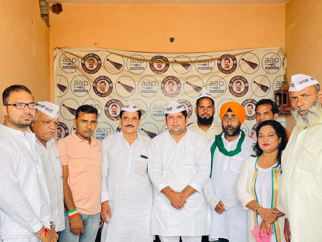 AnkushAAP's tweet photo. आज़ादी की 76वीं वर्षगांठ पर गौरवमय तिरंगे को गौरवमय सलाम..
@AAP4Meerut जिला कार्यालय व अन्य स्थानों पर साथियों के साथ ध्वजारोहण किया।
हम प्रतिज्ञा करते है तिरंगे के नीचे खड़े हर बच्चे को शानदार शिक्षा, हर नागरिक को बेहतरीन स्वास्थ्य सेवाएं, सभी को बराबरी का अधिकार व सम्मान देंगे। https://t.co/zDmFH7BPwO