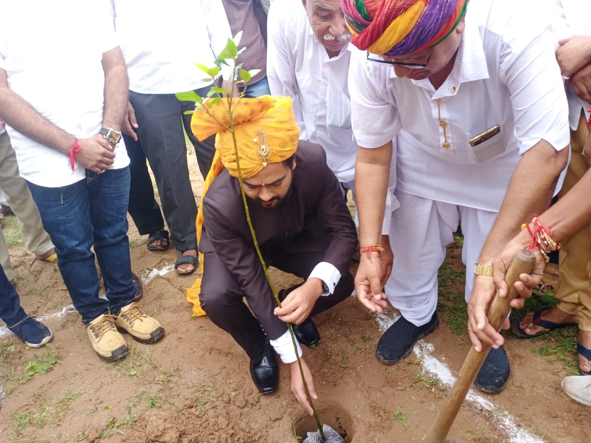 mambklakhani's tweet photo. સ્વાતંત્ર્ય દિન પર્વ નિમિત્તે લાખણી તાલુકા કક્ષાનો  ધ્વજવંદન કાર્યક્રમ મોટાકાપરા ગામે યોજવામાં આવ્યો.
@MamAssociation
@SDMDeodar
@CollectorBK
@infobanaskantha
@CMOGuj
#15August2022 
#IndependenceDay2022 
#aajadikaamritmahotsav https://t.co/hO9PKtbamS