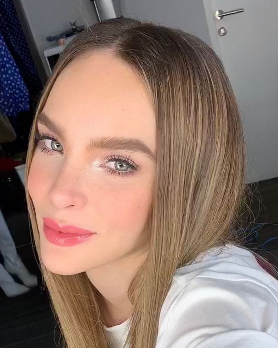 Raúl Brindis on Twitter: "Feliz cumpleaños Belinda @belindapop! La actriz y cantante nació #