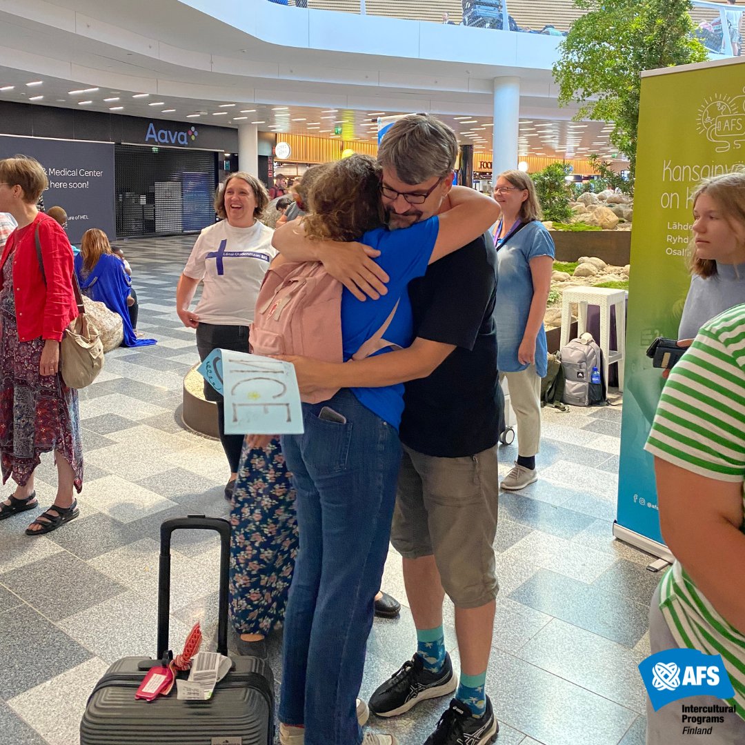AFSFinland's tweet photo. Perjantaina käytiin läpi tunteiden vuoristorataa, kun uudet vaihto-oppilaat saapuivat Suomeen 😍 Osa oppilaista vielä etsii itselleen isäntäperhettä ja odottaa kovasti kotimaassaan Suomeen tuloa. Ryhdy isäntäperheeksi ja tutustu oppilaisiin täältä: https://t.co/UjyjHHg1TG https://t.co/2piDUOytjw