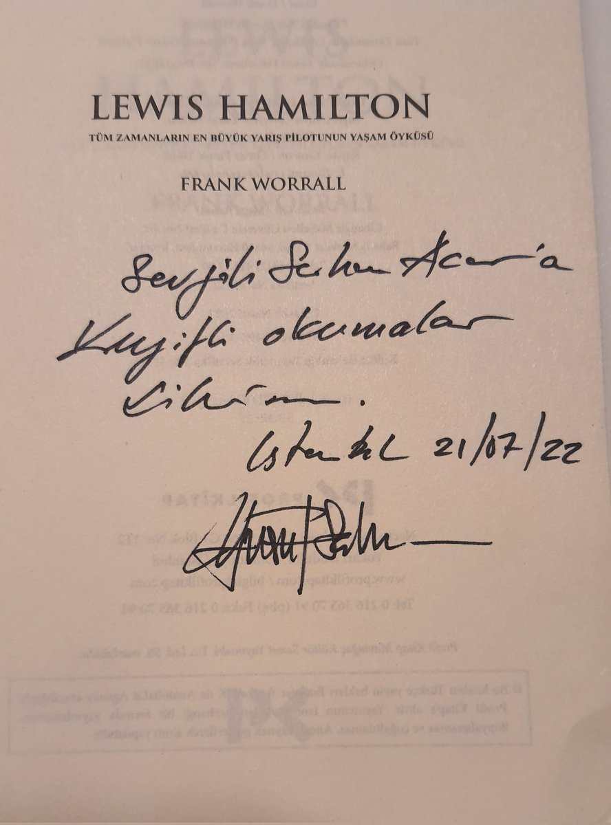 F1 hakkında Türkçe kitap sayısı çok az; dolayısıyla Lewis Hamilton'ın kariyerini inceleyen Frank Worrall'ın kitabını görmek, beni mutlu etti. 🤗
Çevirmen Yusuf Salman hocamın eline sağlık, imza için de ayrıca teşekkürler. ✍
F1 sezonu bitince keyifle okuyacağım.🏎
@profilkitap