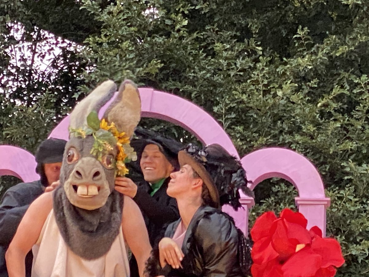 fatherthack's tweet photo. @IllyriaTheatre Wonderful at Lytham Hall last night. https://t.co/qs76Ut6SBc