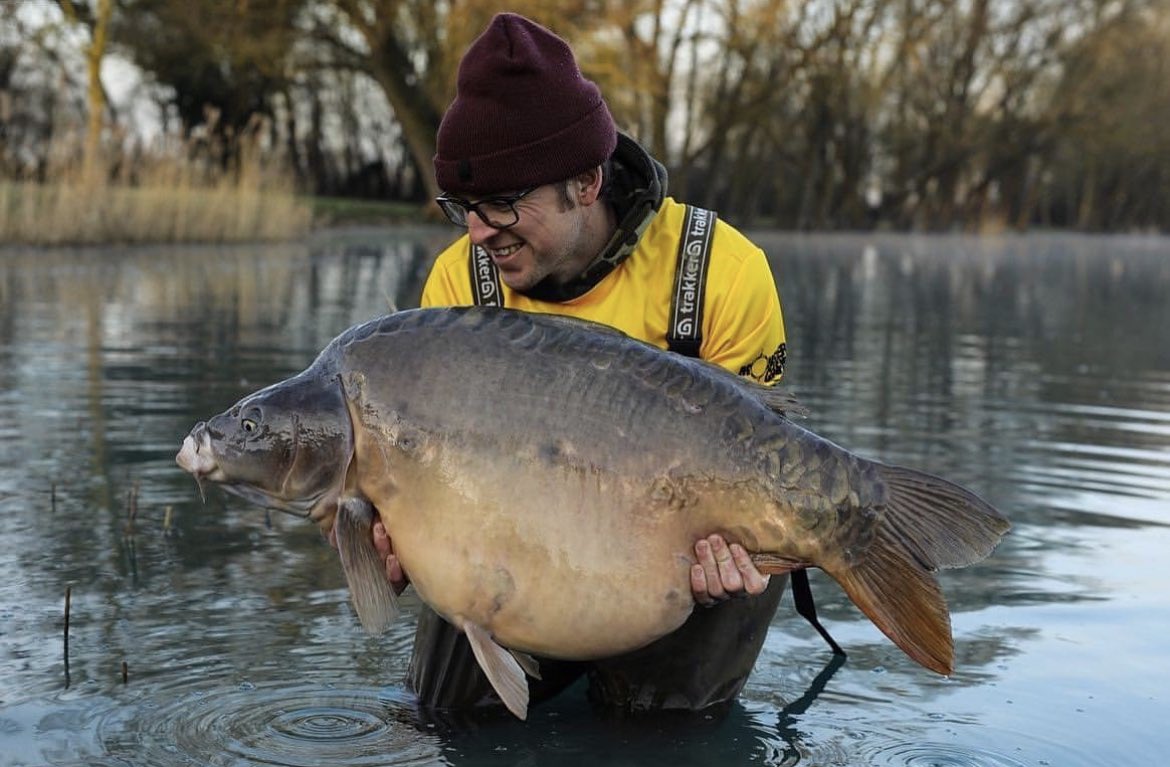 Taking a look back to lads Tour De France and the famous yellow jersey…… Neil Spooner pictured here wearing that Yellow Jersey with an absolute BANGER!!

<a href="/itv4MonsterCarp/">Monster Carp</a> 
@kordaofficial 
@neilspoons 
<a href="/MainlineBaits/">Mainline Baits Official</a> 
@delkimltd 
@bigcarpbuzz 

#MonsterCarp #Carp #CarpFishing