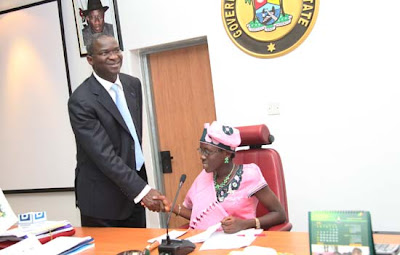 dmightyangel's tweet photo. In 2010Miss Toyin Adeosun of Meiran Secondary school emerged the overall winner of the 2010 edition of the Spelling Bee competition, hence became 2010 Lagos #OneDayGovernor
Fashola started to add PEPPER to it, but the LOGO is sustained...You know the LOGO of CONTINUITY♾♾♾ https://t.co/cVCcrOmXAR