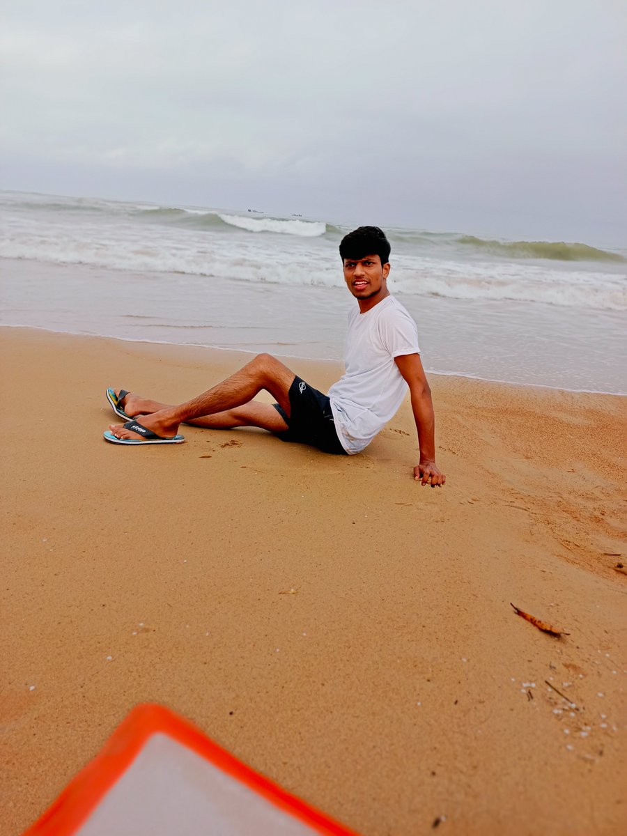 b2infosoft's tweet photo. Our Designer relaxing at #Goa beach https://t.co/mFoIaKZx5u