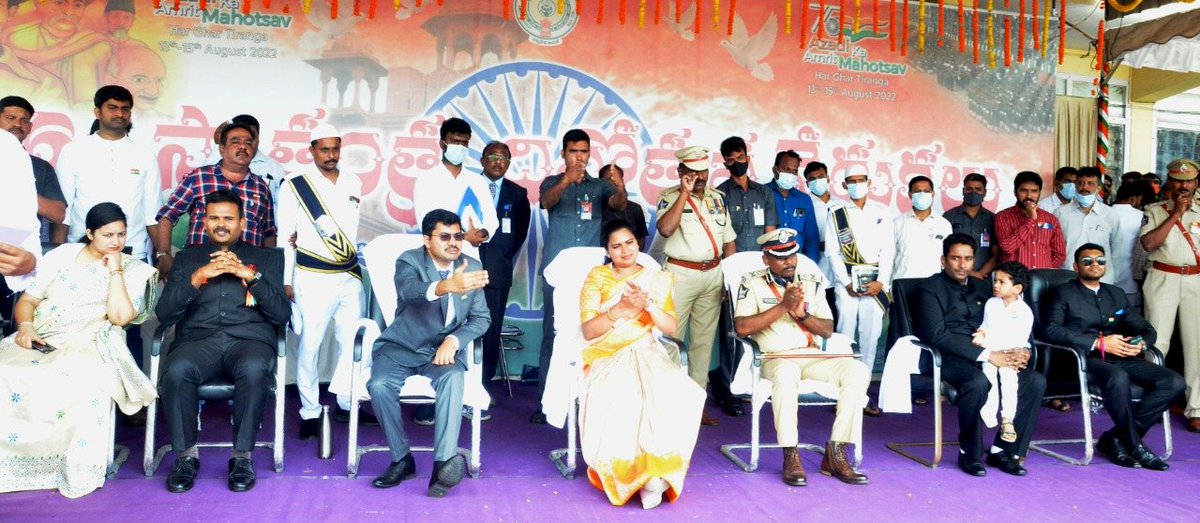 GVMC_VISAKHA's tweet photo. The GVMC tableaux with "No Plastic Theme" bagged First Prize at District Level Independence Day event. Health Minister Smt. Vidadala Rajini and Collector Dr Mallikarjuna presented the award to the GVMC. Proud movement for entire Team of GVMC.
#VizagSaysNotoPlastic
#IsupportVizag https://t.co/Fp0bkP2clU