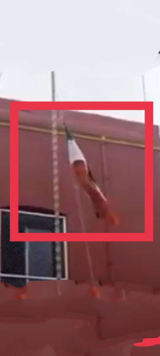 malaychoudhur16's tweet photo. District Magistrate of Bankura hosted Indian National flag up side down https://t.co/qYhfvIyR8h