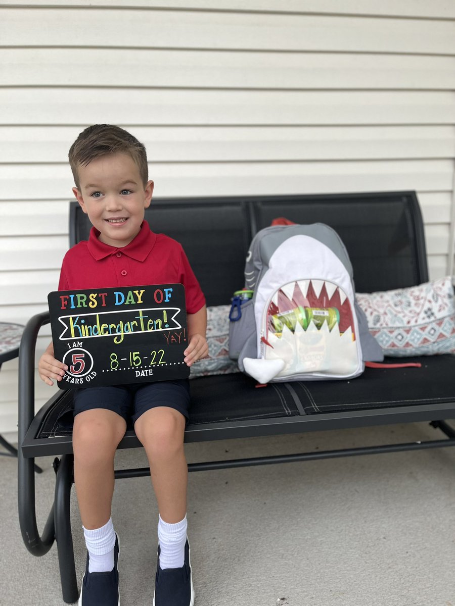 Kenyadreamz's tweet photo. Can’t believe I already have a Kindergartner 💚 https://t.co/Eo9RTJI3jK