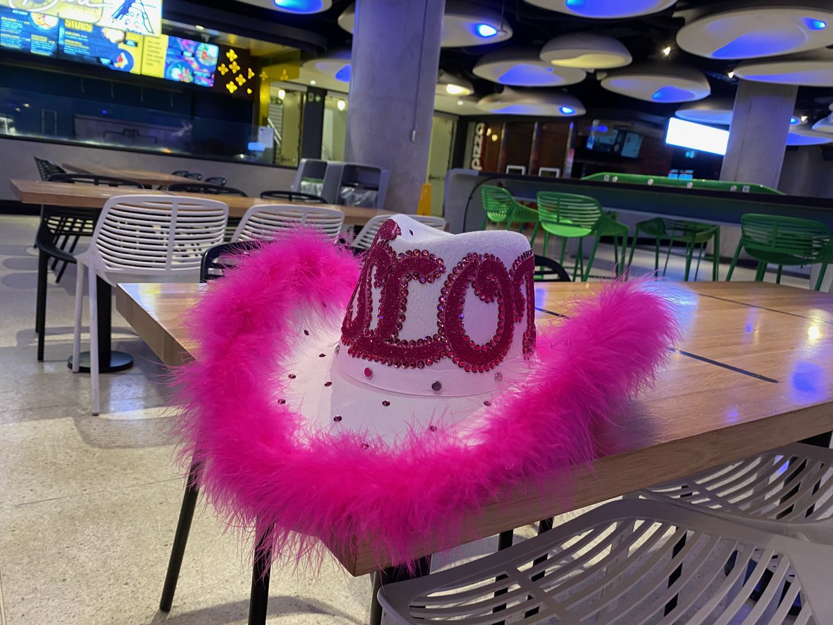 LAxDiaries's tweet photo. Todays the day- 
If you would like to collect your papers early, just look for the cowboy hat!  @ScotiabankArena @HSHQ @HLDTour @Harry_Styles @hsloutfits #lottorontofp #torontolot 

When you approach this hat: you’ll be approaching Arielle 🤍❤️🤍❤️ https://t.co/mqlnrcDCLp