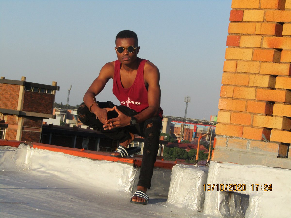 MathonsiLewis tweet picture