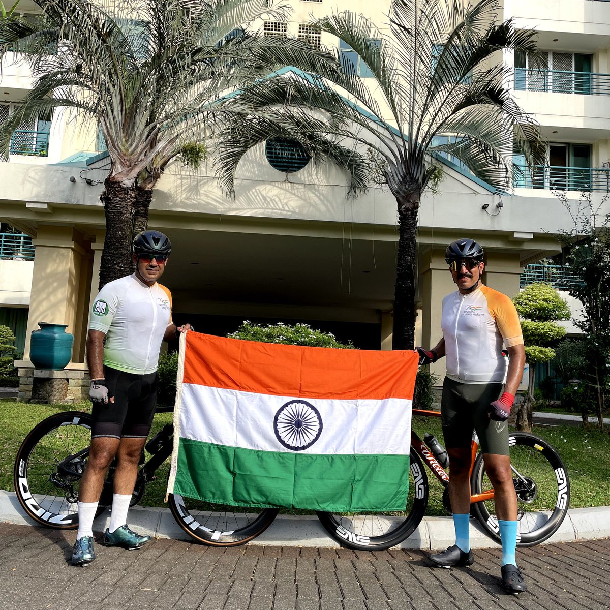 IndianEmbJkt's tweet photo. Indian community in Jakarta is all excited about 76th Independence Day. To commemorate the day under #AzadiKaAmritMahotsav, Mr. Shailendra Halbe &amp; Mr. Rahul Thukral completed a 75.77 km bike ride today. #IndiaAt75 #HarGharTiranga #AmritMahotsav https://t.co/WrE7ku7bHA