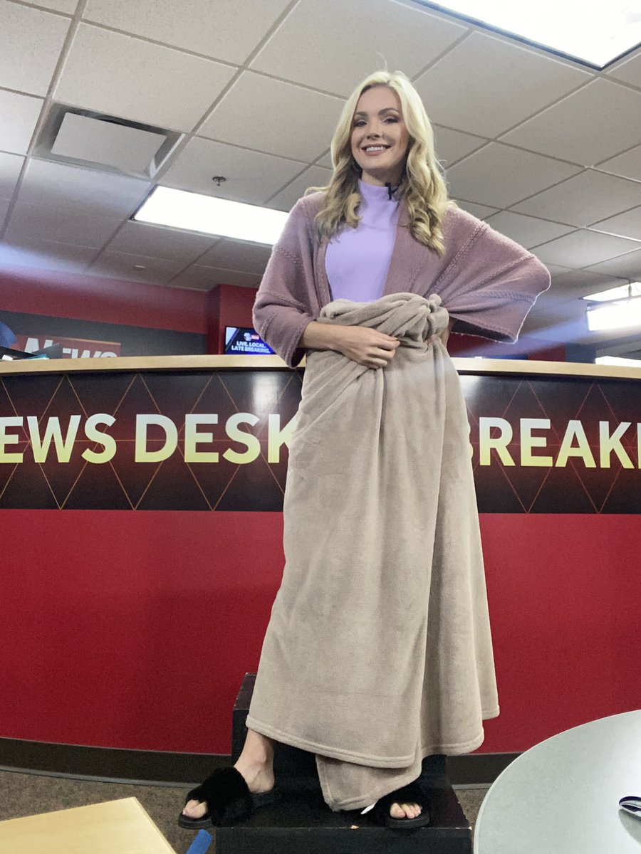 4029Lydia's tweet photo. Also, suuuuppper quick, it is FREEZING in the newsroom, okay. 

Here’s an #insidersecret: about 30 seconds before air, I shed the shawl &amp; blanket wrapped around me. 

So, below is what you see on air vs. how I look waiting for my shot 😅🥹😊🥶 #sendwarmth https://t.co/jmHp5JYMyf