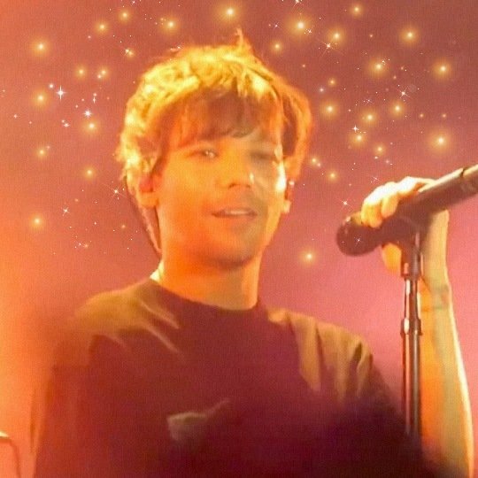 sunfflouwerry's tweet photo. a literal representation of how louis tomlinson glows in the dark https://t.co/Zg25sqrzM3