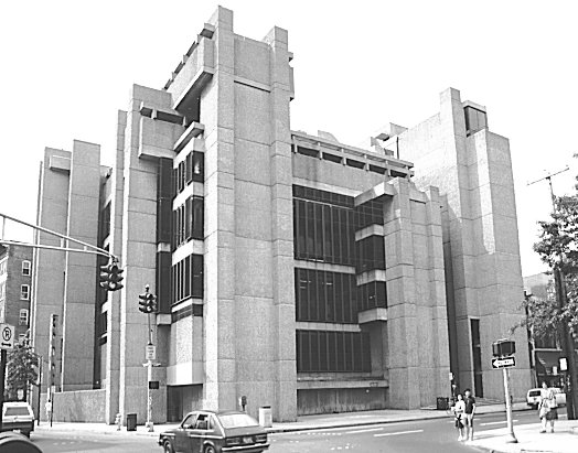 Speedmaster72's tweet photo. #BrutalMonday
"Torres Blancas tiene su origen en la voluntad de Oiza de ofrecer una vivienda que fuera la síntesis entre la Torre St. Mark's de Wright y la Unidad de Habitación de Le Corbusier, revestido todo ello con un ropaje más a lo Rudolph. Yo le ayudé en esas cosas" (Moneo) https://t.co/TkgQvNWk4m