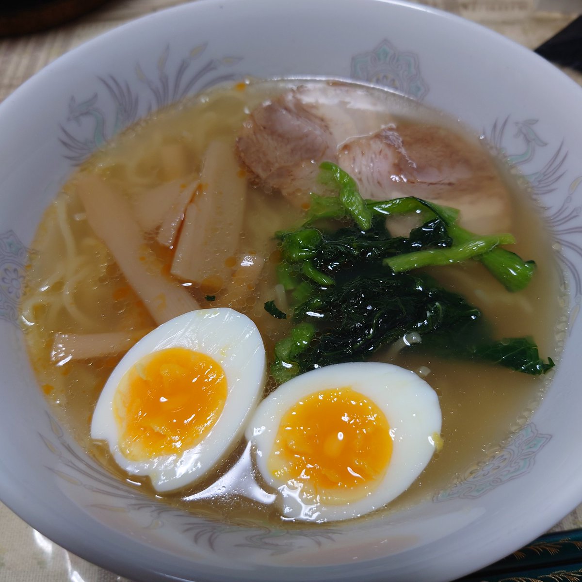 e_ezomasa's tweet photo. 当選した忍者麺食べました🍜
トッピングがショボイのは如何ともし難いけど💦
海鮮と博多、海鮮が凄い海鮮🤣で美味しかった〜😊
火を使うのが卵茹でる時だけだったから暑さにやられず作れてこりゃいいわ😍
#忍者麺
#ninjamen
#生めんなのにインスタント
#lovefighters https://t.co/qhOSuHlWHM