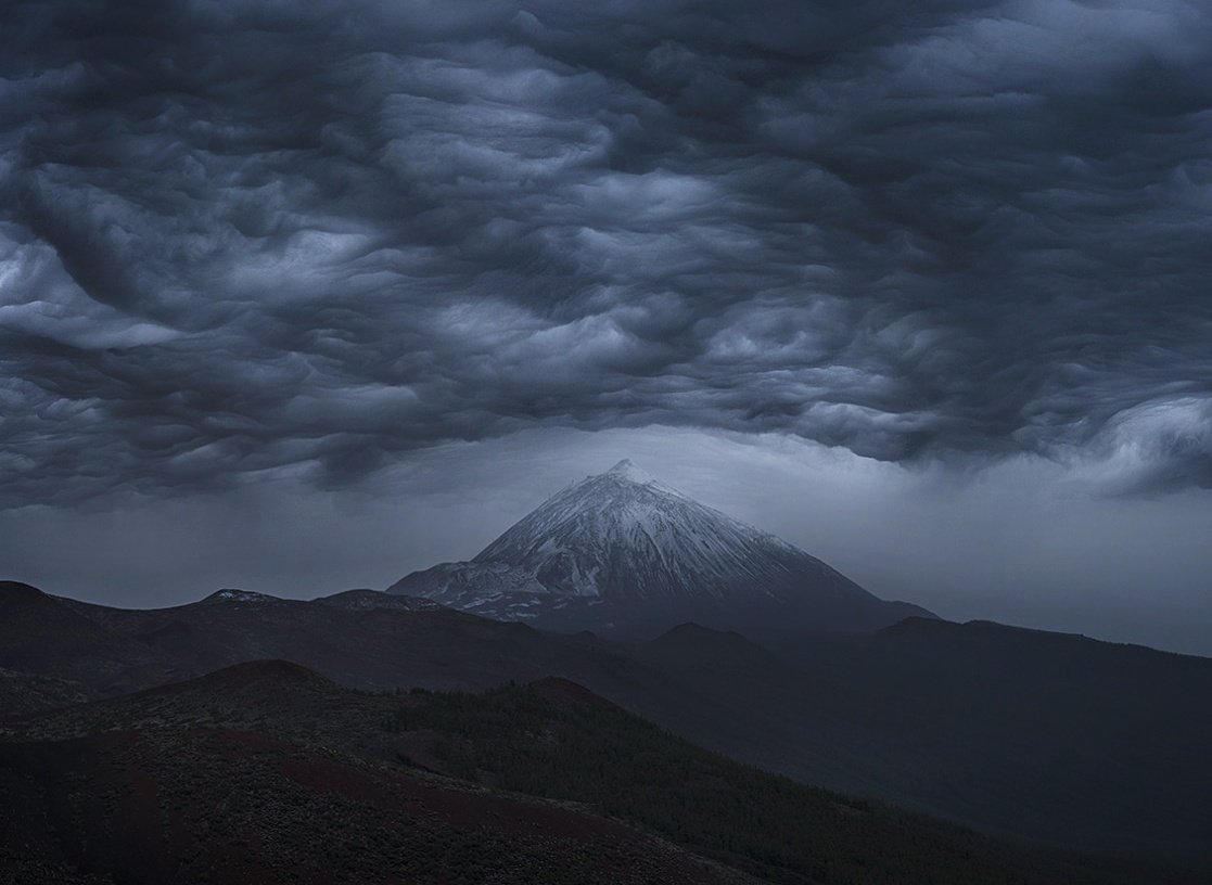 Imanolzuaznabar's tweet photo. Esta semana vamos con la elección de la foto de Febrero para el calendario del 2023😊Desde la luna llena saliendo en Izaña, a nubes asperitas sobre el Teide,un atardecer en Madeira o un rinconcito de Anaga.
Encuesta en el siguiente tweet⬇️ https://t.co/tAEhlgbAHr