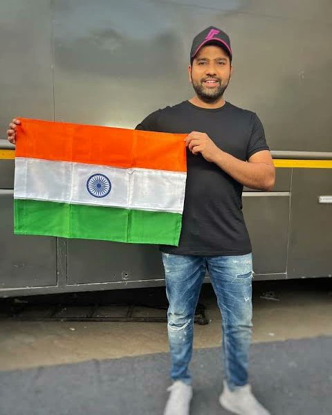 crazee_rohitian's tweet photo. Happy Independence Day, India 🇮🇳💙 https://t.co/pHkygRD7PO
