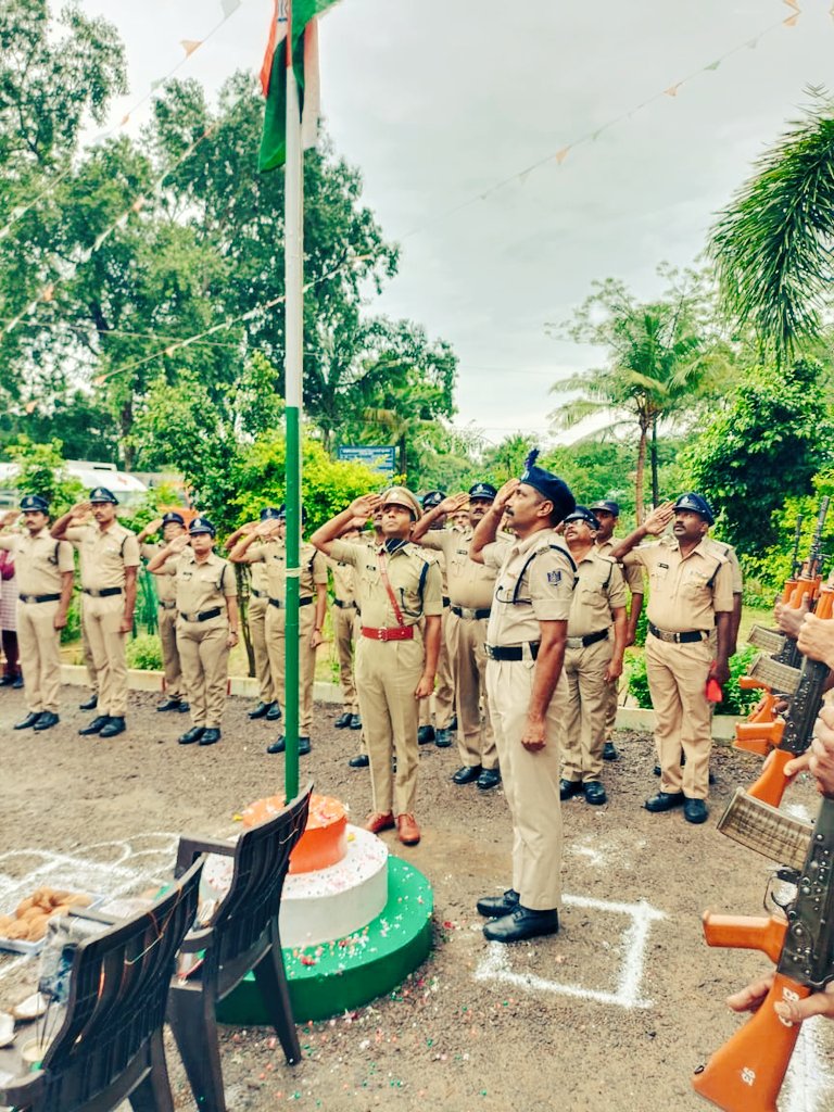 AEturnagaram's tweet photo. Wish you all a very Happy 76th Indipendence Day. 
@MuluguSP
@cpwrl
@TelanganaDGP
@TelanganaCOPs
#IndependenceDay #HarGharTiranga https://t.co/hg4yNV1Qla