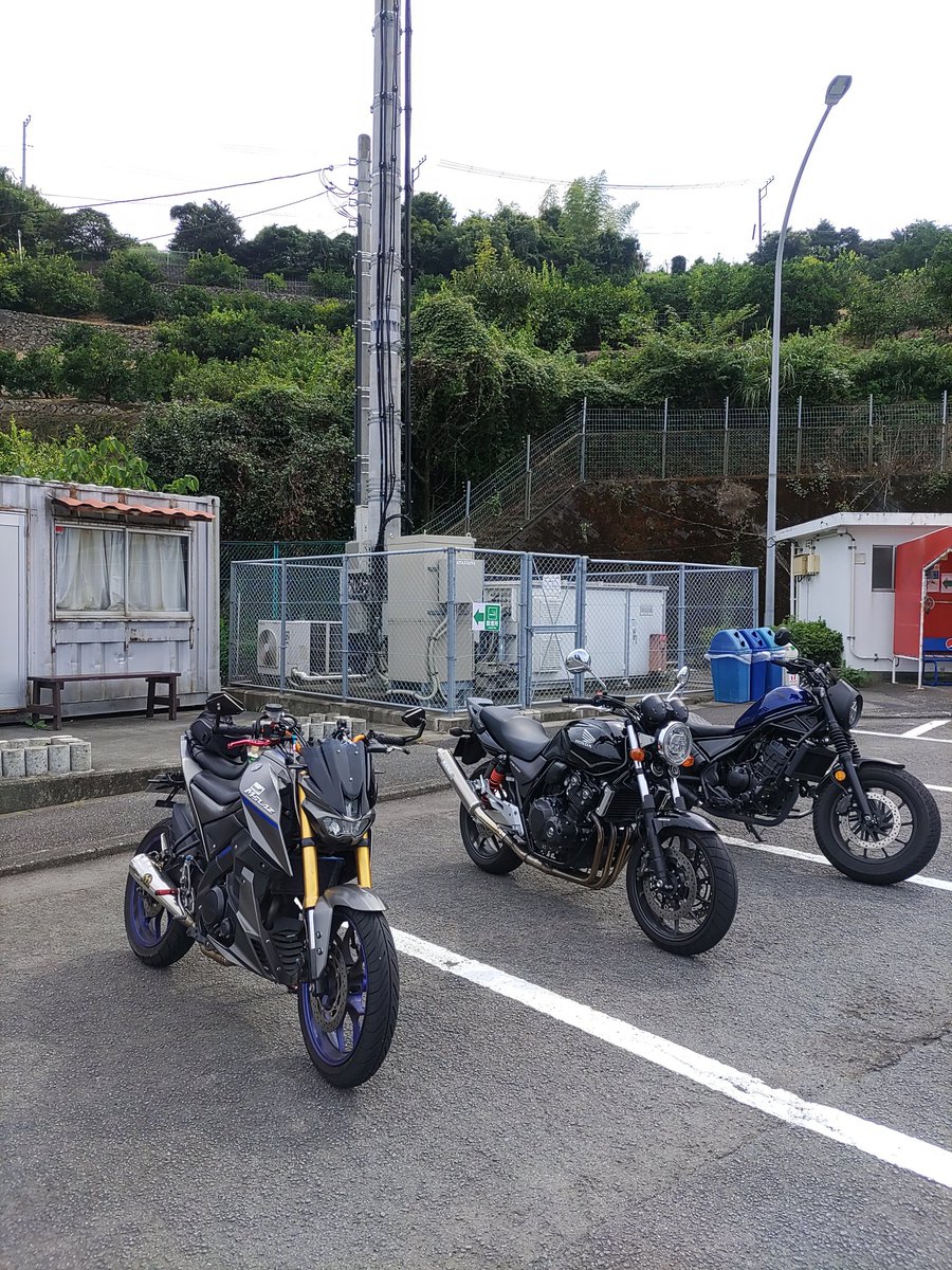 mugiGohandayo's tweet photo. パイロン練習会
今日もいろいろ教えてもらった😊
ガニマタとかガニマタとか踏み直しとか…

終わった後は一緒に練習した方達とcado-cafeでランチ🍴、そこから箱根プチツーへ

楽しい夏休み🌻のスタートになった😆
#パイロン練習会　#JPproject　#cadocafe #Mslaz https://t.co/58INgAYxMk