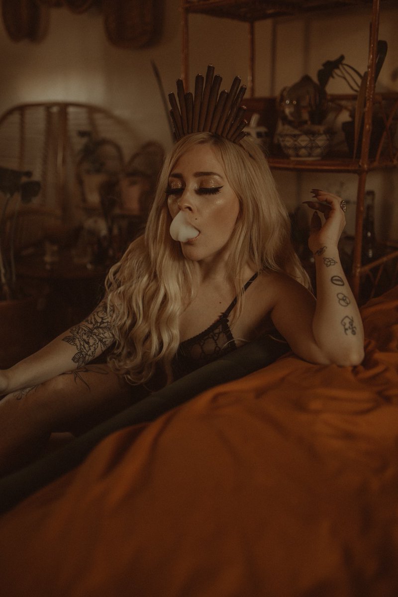 __420BQ's tweet photo. Blunted queen #Mmemberville #StonerFam #stonerchicks #stonerbabes #hashqueen https://t.co/cHpGhTjXyg