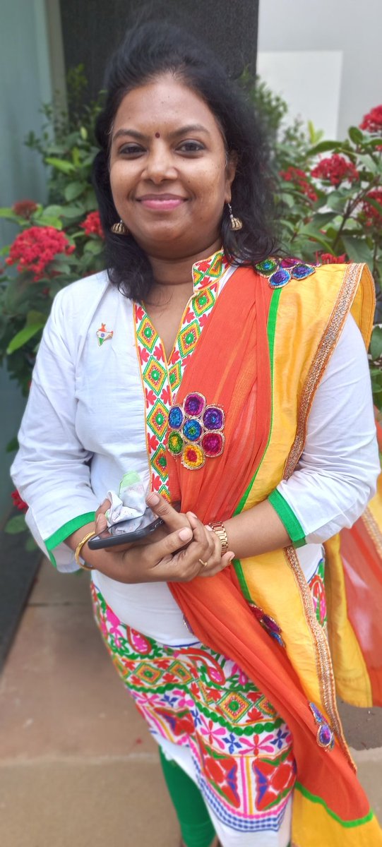 Andrew007Uk's tweet photo. Met the team part 14

There can be only one colleague who takes the limelight today &amp; that is @Crpriya - our Corporate Services Officer, another longstanding colleague.

She proudly displayed each shade of of tricolor (a d a few extra) for our recent #IndiaAt75 photo shoot. https://t.co/IRIIbF2Hwx