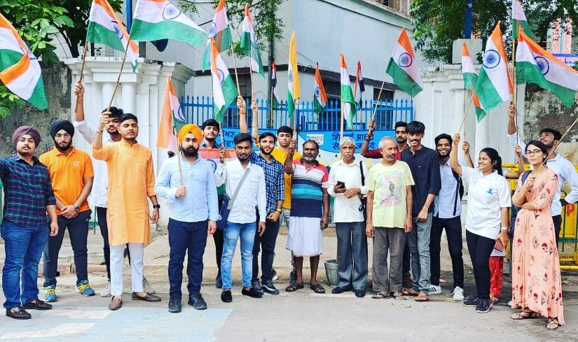 IMVishnoi29's tweet photo. आज स्वाधीनता दिवस के अवसर पर अखिल भारतीय विद्यार्थी परिषद, खालस��� इकाई (मध्य विभाग) के कार्यकर्ताओं द्वारा कॉलेज, SGTB ब्वॉयज स्कूल, शास्त्री पार्क, देव नगर मार्केट, नेताजी पार्क बेडनपुरा, बंजारा बस्ती ASD में #एकगांवएकतिरंगा 🇮🇳 अभियान के निमित ध्वजारोहण कार्यक्रम सम्पन्न हुआ ॥ https://t.co/y9GhtFGcGm