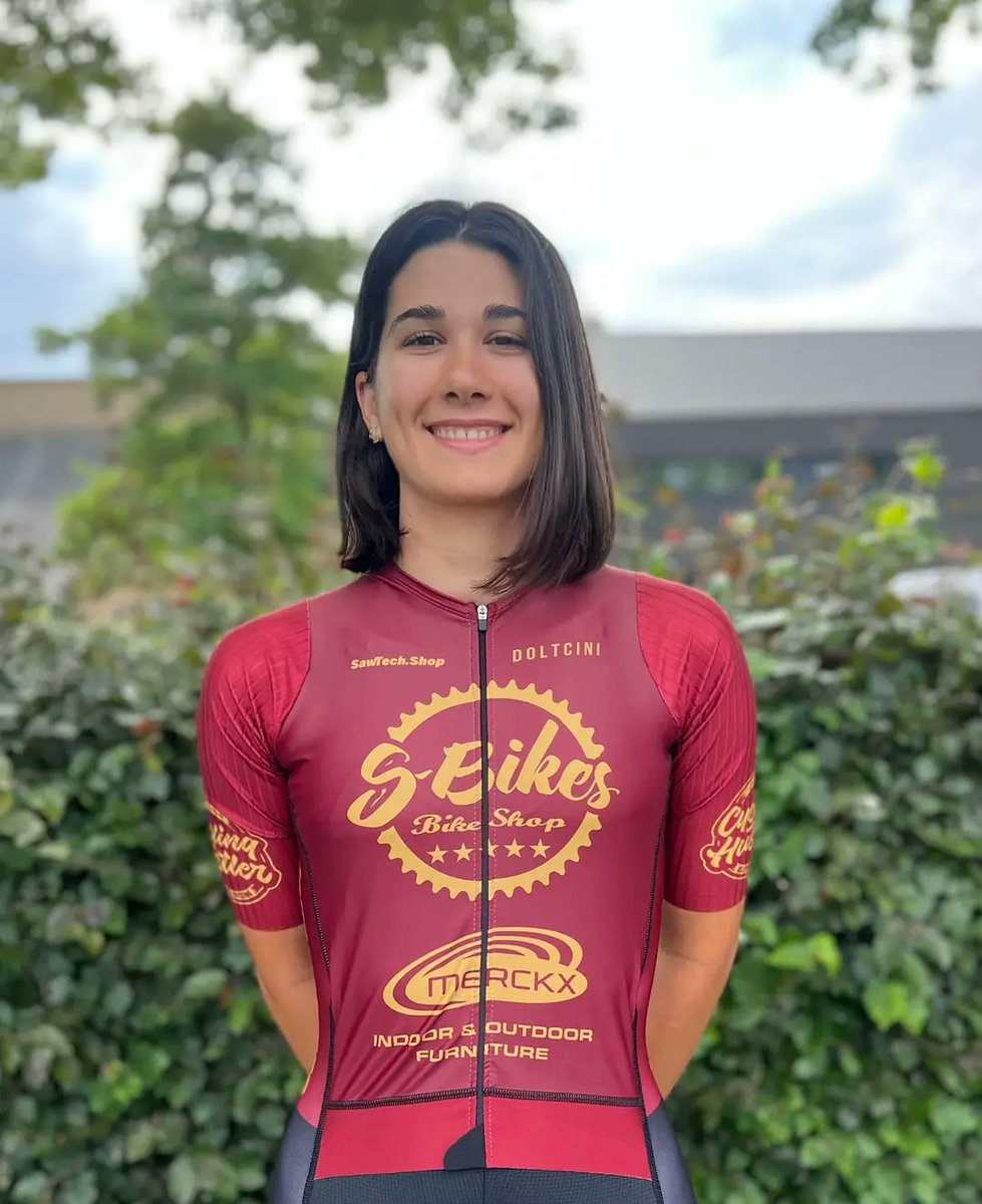 La foto de Marga López Llull con el maillot de su nuevo equipo hasta final de temporada, S-Bikes Doltcini 🇧🇪.
Deja el Lviv, 🇺🇦 de licencia pero localizado en Bélgica, tras 2 temporadas.
Hoy está compitiendo en GP Yvonne Reynders (UCI 1.2)
m.facebook.com/photo.php?fbid…