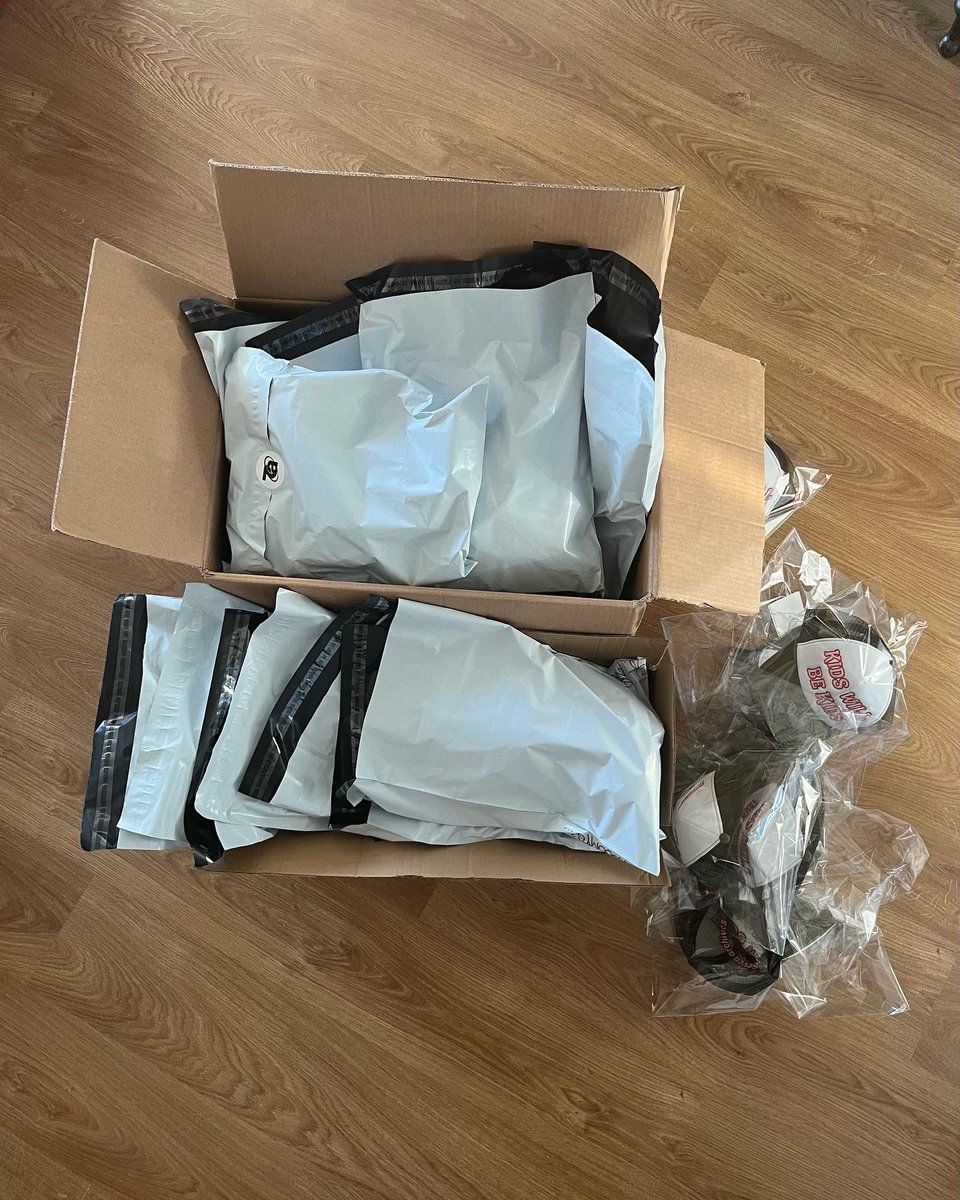 sevenarchives7's tweet photo. KWBK CAPS SOLD OUT 🏆 https://t.co/IcGrPFlGcr