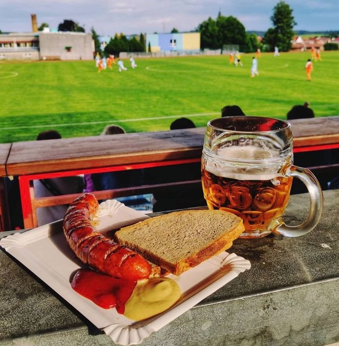 Chapter 1: Nothing but Eastern Europe-inspired sausage with bread 🙏