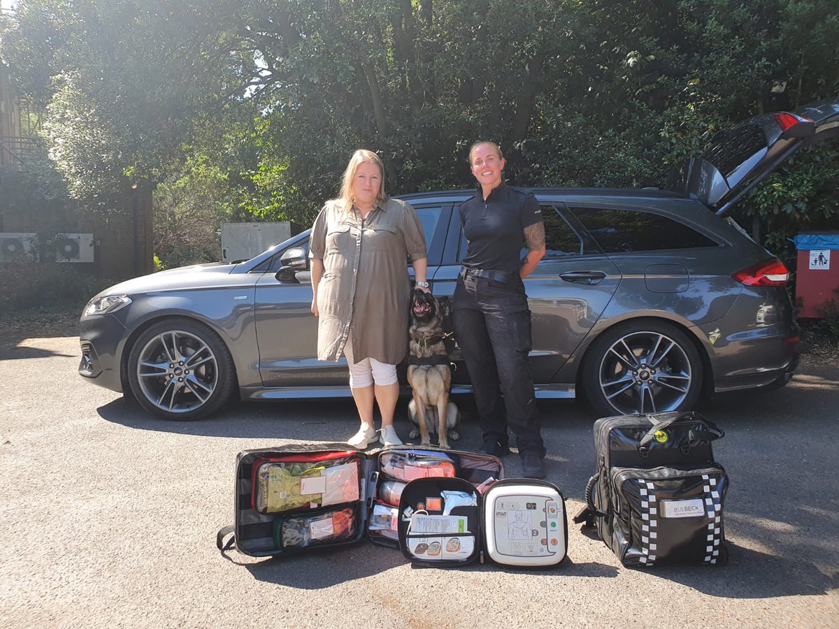 🐶 PCC's award funding to dog section officers across Hampshire & Thames Valley @matthew_barber and @DonnaJonesPCC @HantsPCC have awarded over £48,000 to fund lifesaving first aid equipment for all @HantsTVPolDogs vehicles. Full story ➡️ bit.ly/3C4Xa6q
