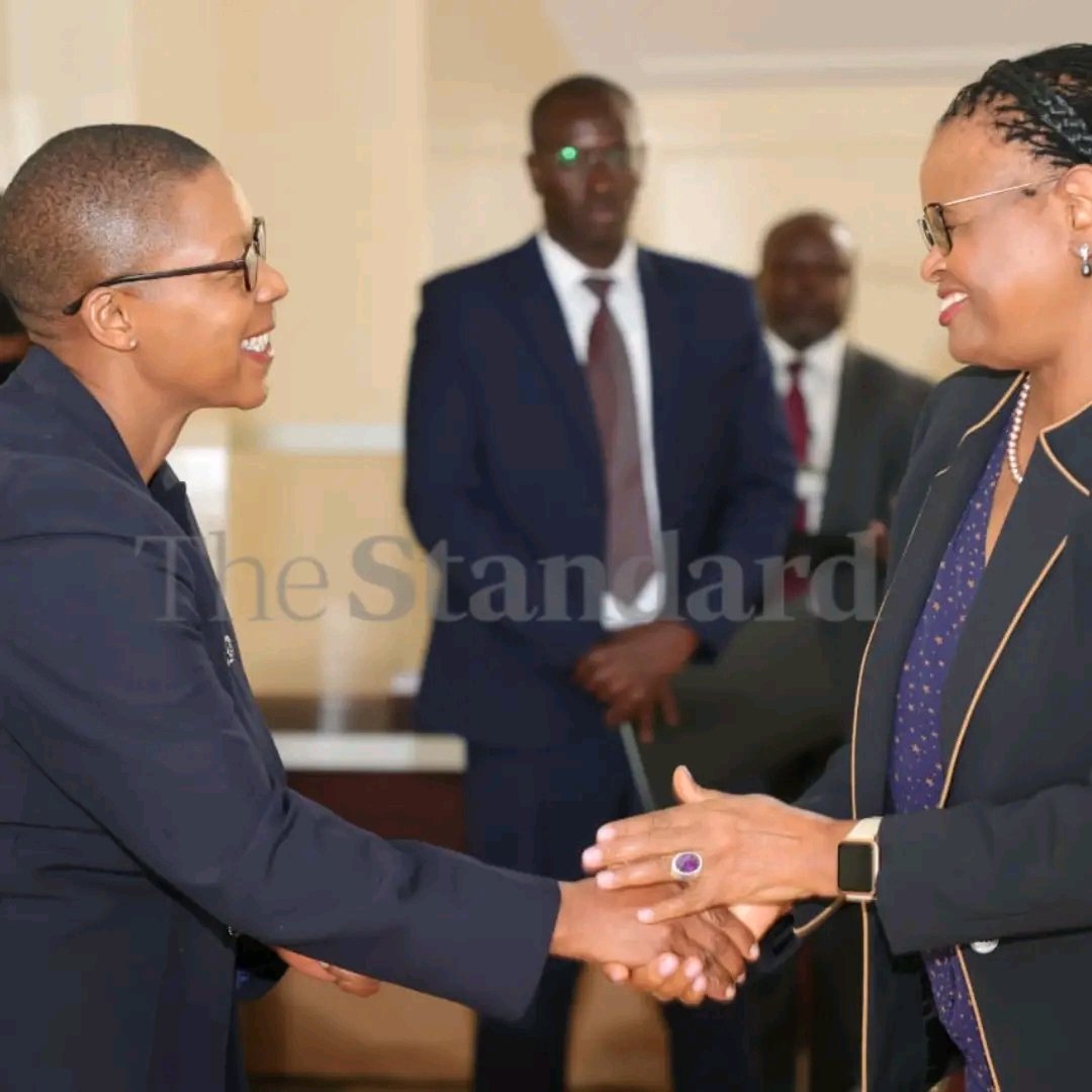 Kijanayaaa's tweet photo. BREAKING: A day after losing Meru governor seat, Kiraitu Murungi lands job as member Kenya Law Reform Commission. Also sworn together with him by CJ Koome is law scholar Musili Wambua and lawyer Duncan Okello.
#WilliamSamoeiRuto #RailaAmolloOdinga #Joho #HeisOURS https://t.co/1rMtDNlzz0