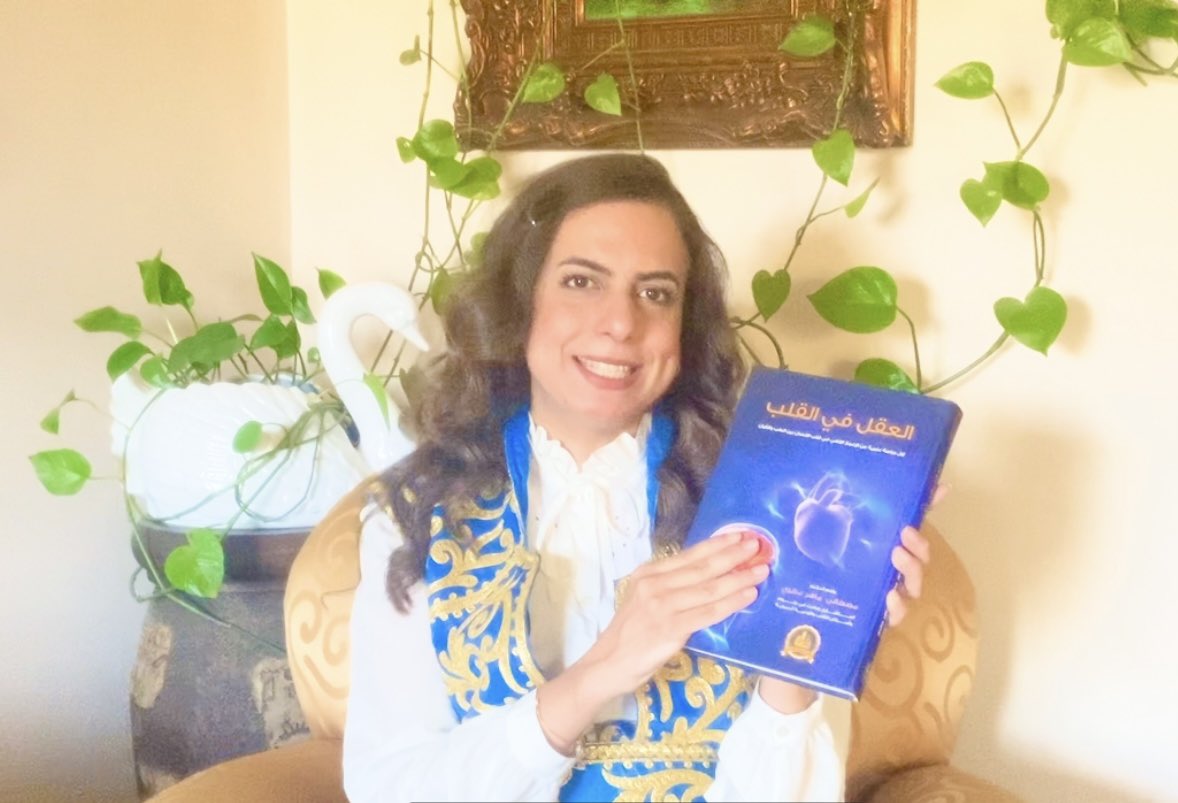 fakhriyabarmada's tweet photo. #قريباً… 
ومضة كتاب 🌟📖
كتاب #العقل_في_القلب #مصطفى_ماهر_عطري #دار_الفكر

"إذا شئت أن تعرف نفسك فاعلم أنك مركب من شيئين الأول القلب والثاني النفس والروح."

#Booktopia #Bookglance #مدينة_الكتب_الفاضلة  #ومضة_كتاب #فخرية_برمدا https://t.co/yYMC2AVEw2