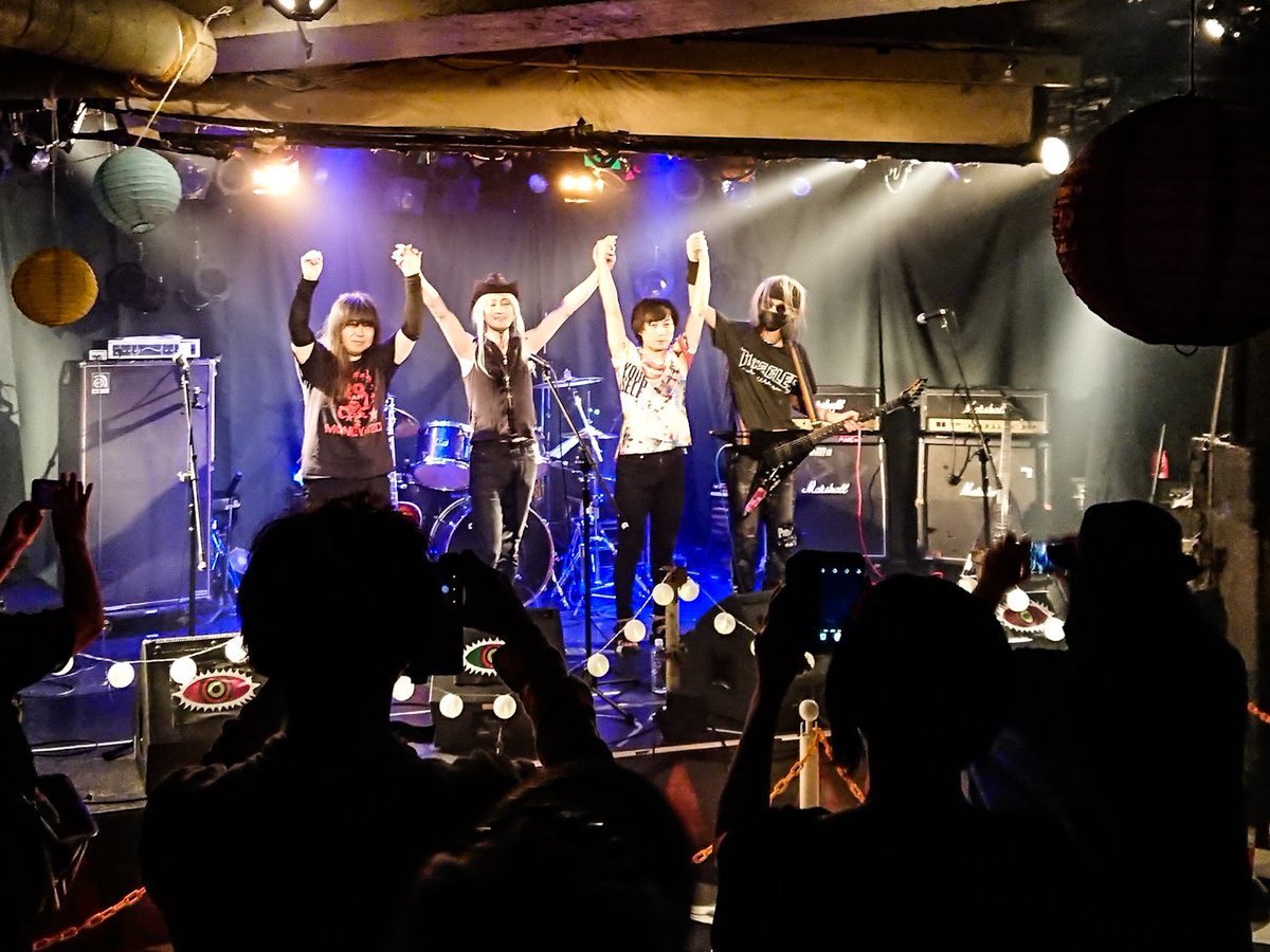 seiraine's tweet photo. Whippさんと砂智子さんのLiveを観に池袋手刀に。砂智子さんのすごい世界観とWhippさんのギターを堪能しました。ご年齢にビックリ。新たなる目標ができました。急用ができてしまって離脱しましたのでご挨拶出来なくてすみません。また改めてご挨拶いたします。

#madew
#池袋手刀
#Whipp https://t.co/npjWYD0fqo