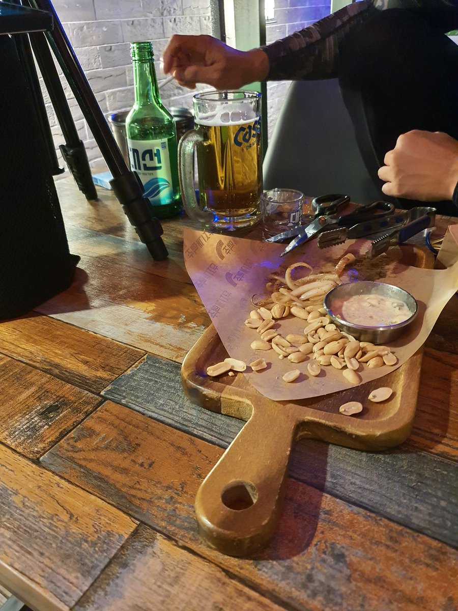 첨으로 와본 맥주집. 예전집에 살땐 한번도 안왔는데 이사가고 나서 와보네요ㅋㅋㅋ