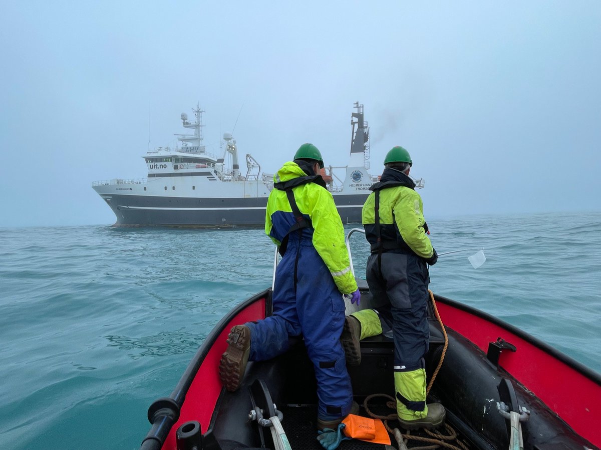 PHABOslo's tweet photo. CEED and @CAGE_COE have joined forces for a teaching and research cruise to the Barents Sea onboard the F/F Helmer Hansen. The scientific team of 13 are mapping and sampling sites of active fluid flow on the seafloor #HOTMUD #FloatingUniversity 📸:@ShepGracie https://t.co/dRCJMUaJU7
