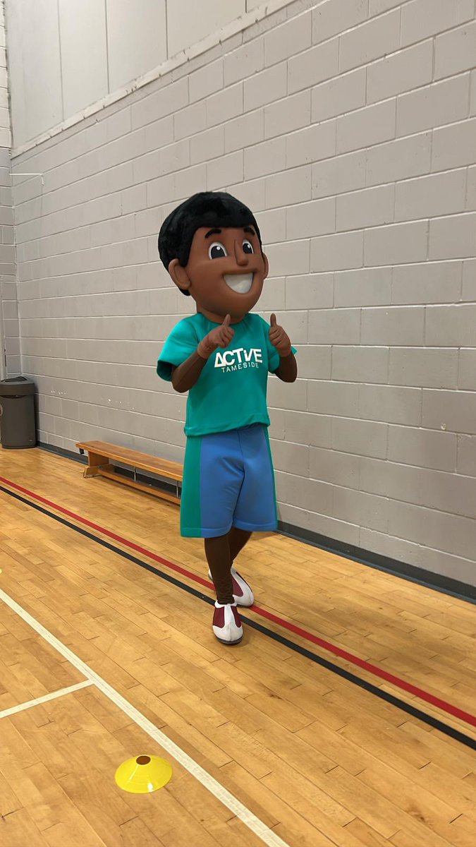 HAFTameside_'s tweet photo. Our camps had two surprise guests today! Active Ava and Zooming Zayn loved meeting all the children on the camps and hearing about all the amazing activities they have been up to 🏃🏼‍♀️🏆🎾🏏. @active_tameside #Fuel4Fun #HAF22 https://t.co/XXuN95G2qw