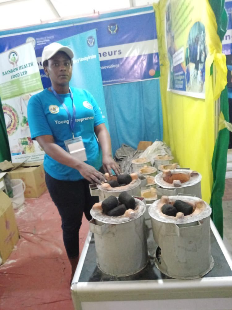 SaveGenOrg's tweet photo. We are proud that one of the 5 youth cooperatives from @NyagatareDistr we provided with knowledge, skills &amp; equipments funded by @GreenFundRw to bring solutions to climate change participated in this year’s Rwanda 🇷🇼 International Economic Trade Fair #EXPO2022 👏👏👏 visit them. https://t.co/rHN7SDdhOI