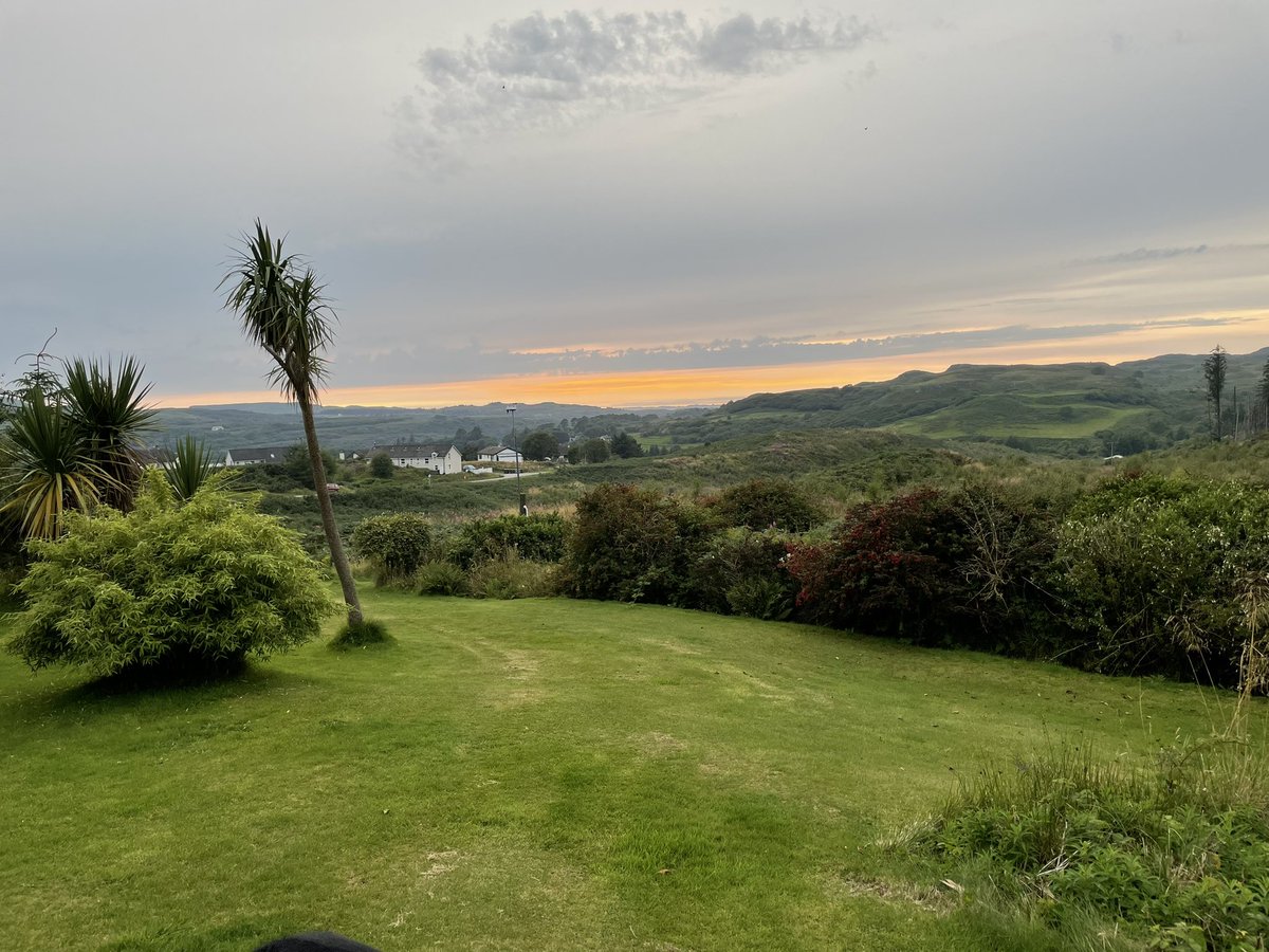 CillMhoire's tweet photo. Late availability in Rowan Lodge 19-21 Aug usually over £400 now £300 inc up to 2 dogs. Treat yourself to a w/e away you know you deserve it. Please contact direct as booking page is not updated 01688 400445 - hello@cillmhoire.com last nights sunset to temp you https://t.co/51ohDtGiDm