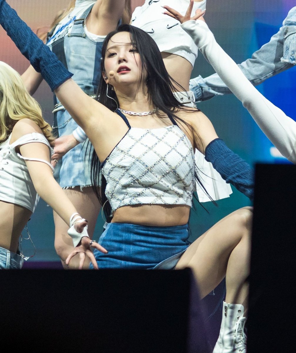 EGIRLCYJ's tweet photo. ladies and gentlemen, choi yujin #최유진 https://t.co/7F9omf55au