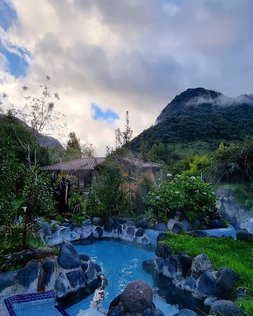 astro_Michaela's tweet photo. thermal springs in Papallacta &amp; climb up to the elevation of 5100 meters on the volcano Cotopaxi 😊.
#digitalnomad #travelandwork #writing #consulting #teaching #MichaelaMusilova #analogastronaut #womeninstem #womeninspace #astrobiologist #Ecuador #Quito #equatorline #Cotopaxi https://t.co/aKaTv2lwb6