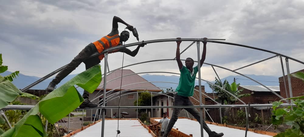robinsonnakwasa's tweet photo. Meet The Farmers Guide, 1 of the youth led initiatives supported by @rikolto under its #GenerationFood program aimed at empowering youths in #agribusiness to co-create & innovate to +ly impact #FoodSystems .
Design & installation of solar driers in Ug
-geofreyoluka22@gmail.com https://t.co/zUR3tI1EtZ